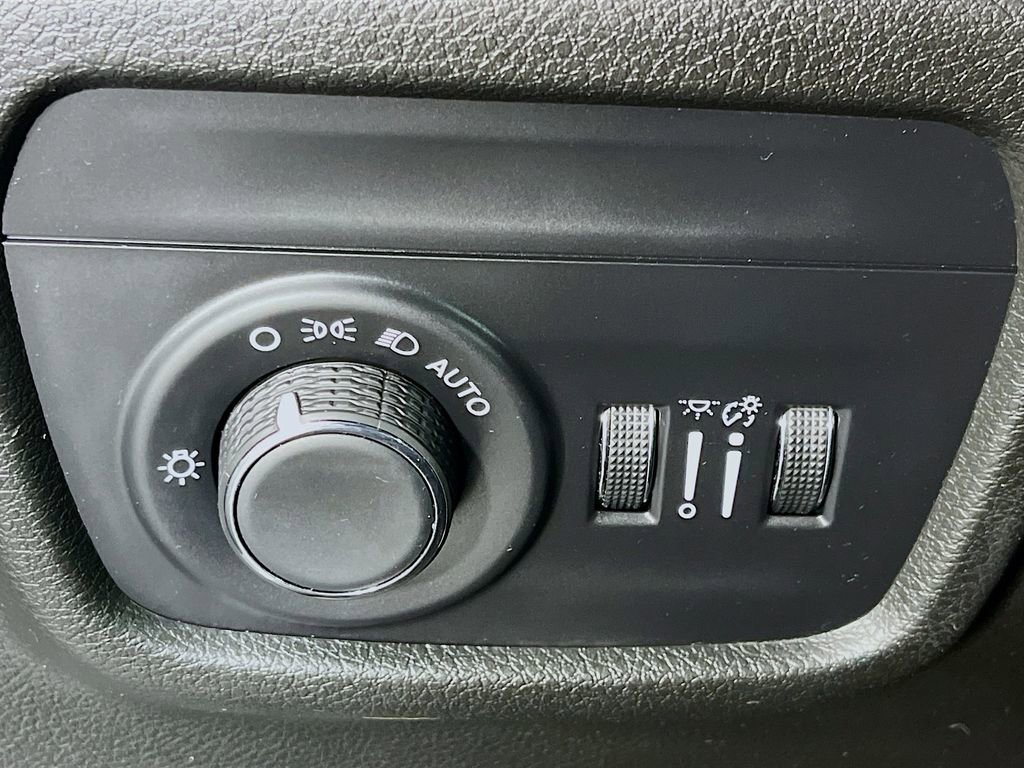 Used 2023 Jeep Grand Cherokee L Laredo image 13