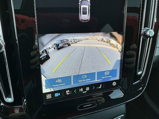 Certified 2025 Volvo XC40 B5 Core image 27