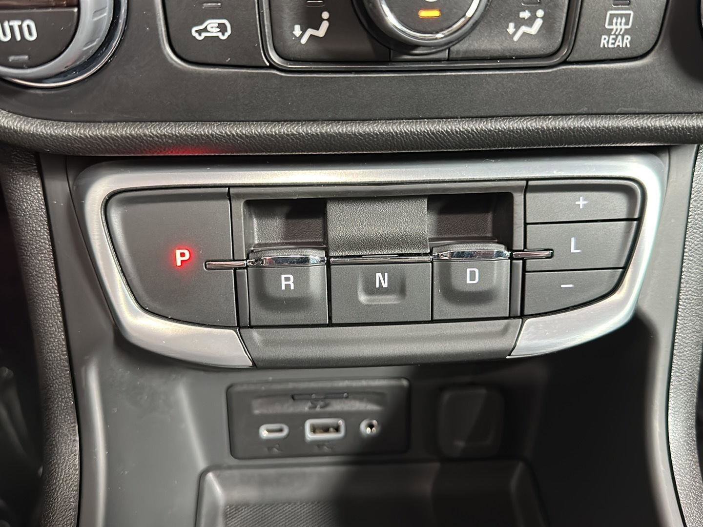 Used 2024 GMC Terrain SLT w/ Infotainment Package II image 14