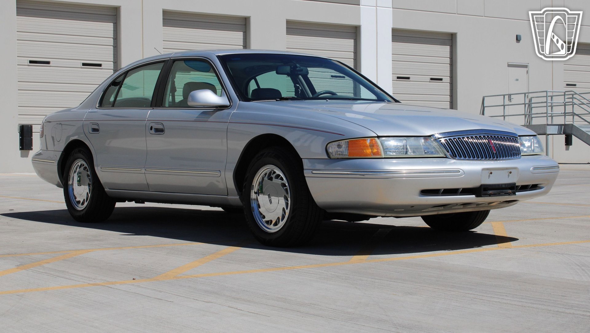 Used 1996 Lincoln Continental image 4