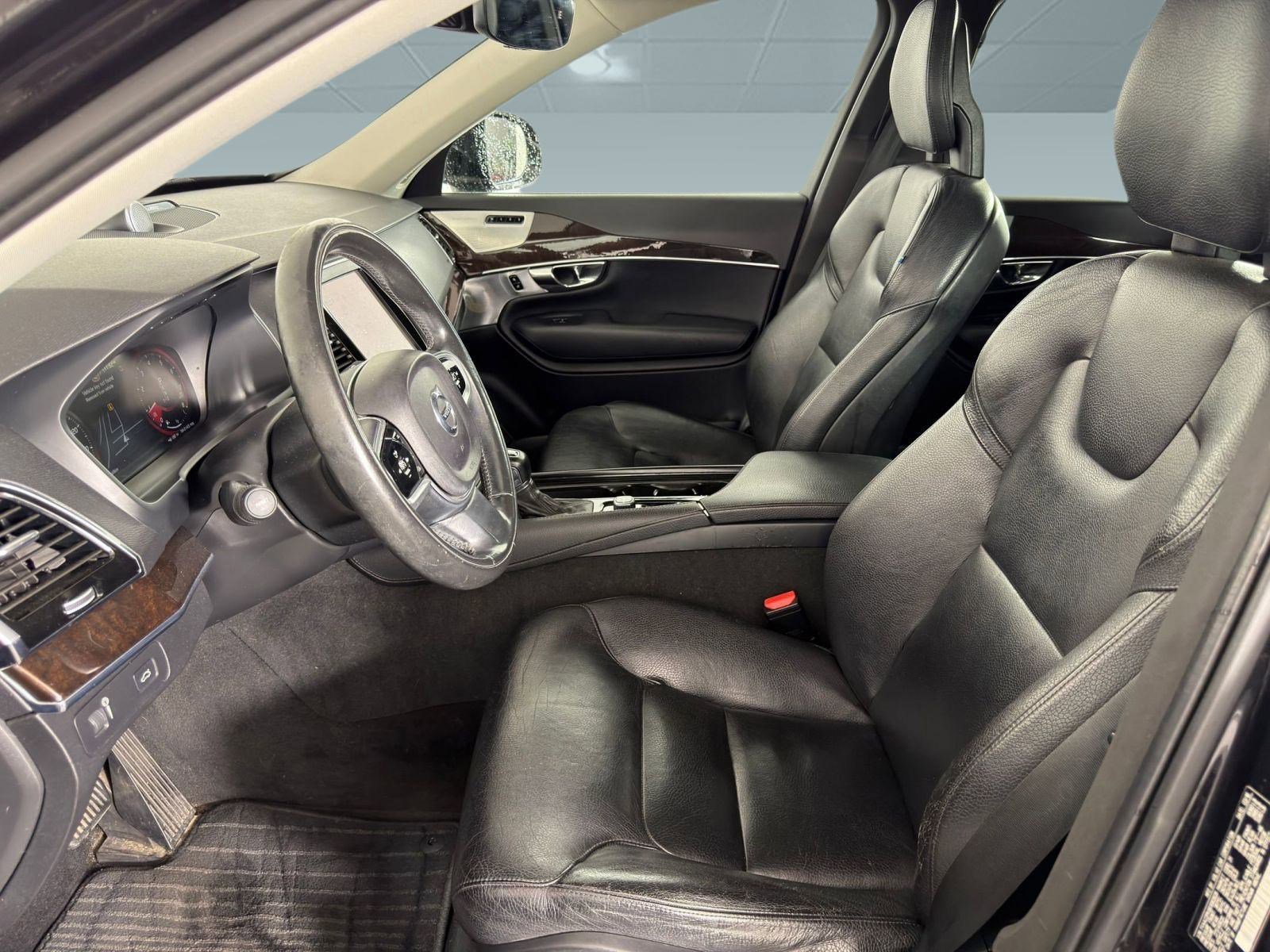 Used 2016 Volvo XC90 T6 Momentum w/ Momentum Plus Package image 5