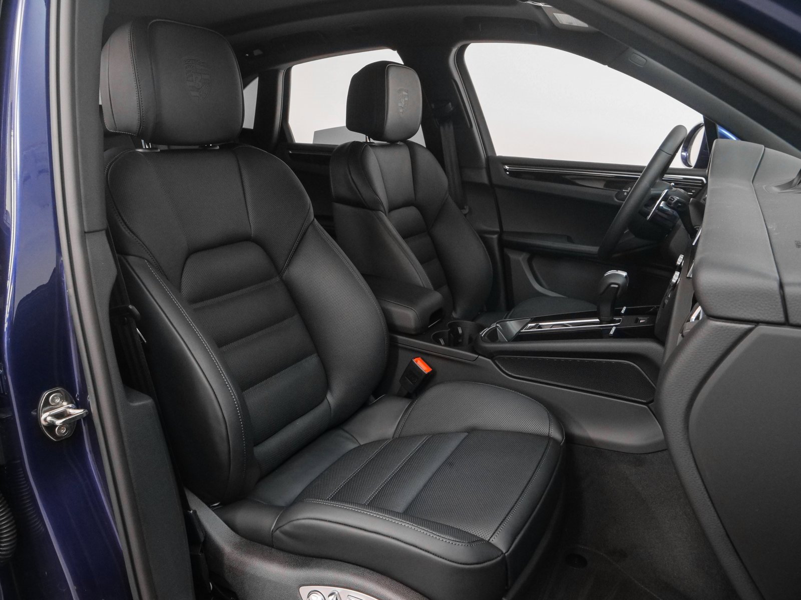 Certified 2025 Porsche Macan image 20