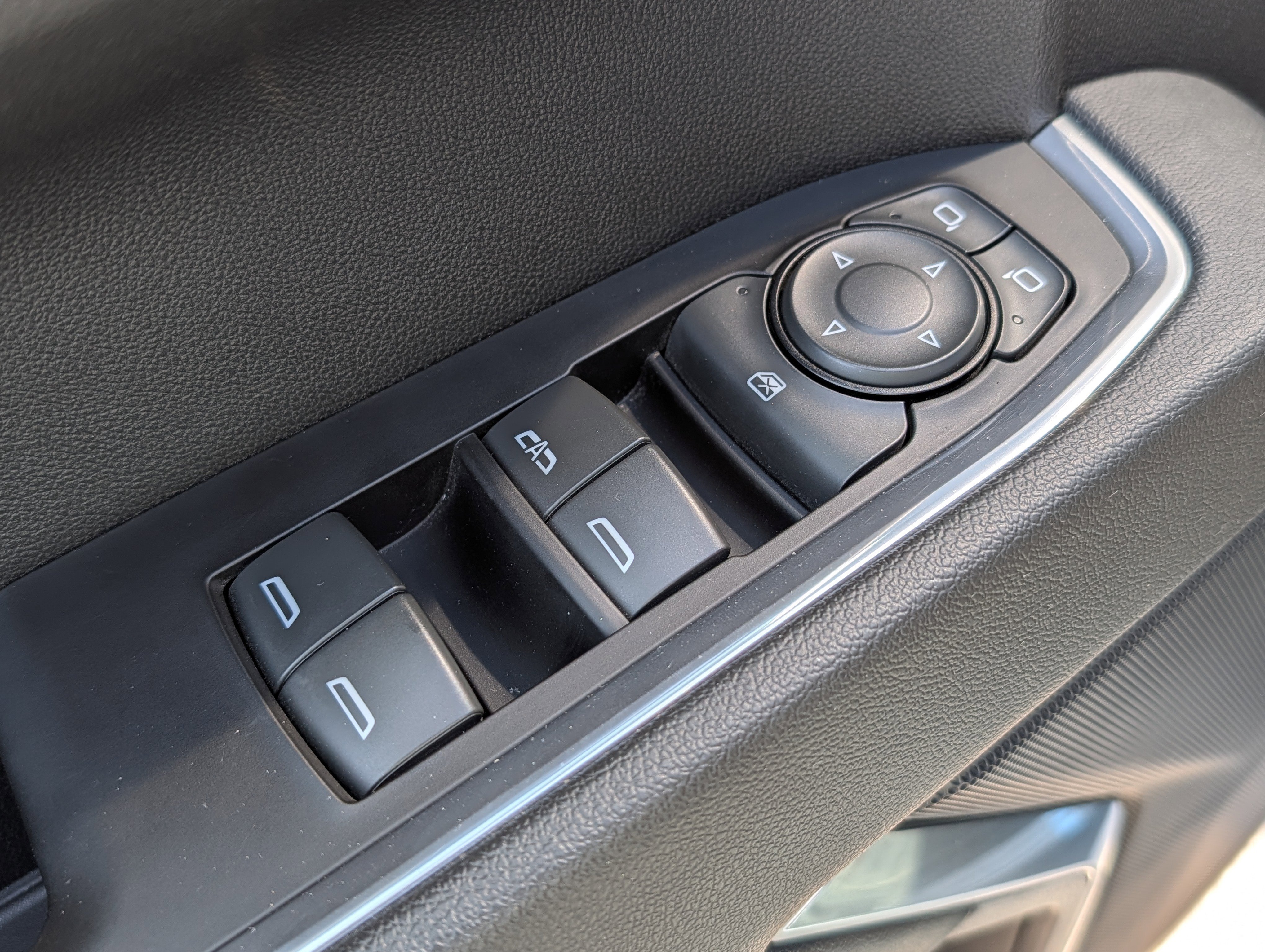 Used 2022 Chevrolet Silverado 1500 LT AWD/4WD image 14