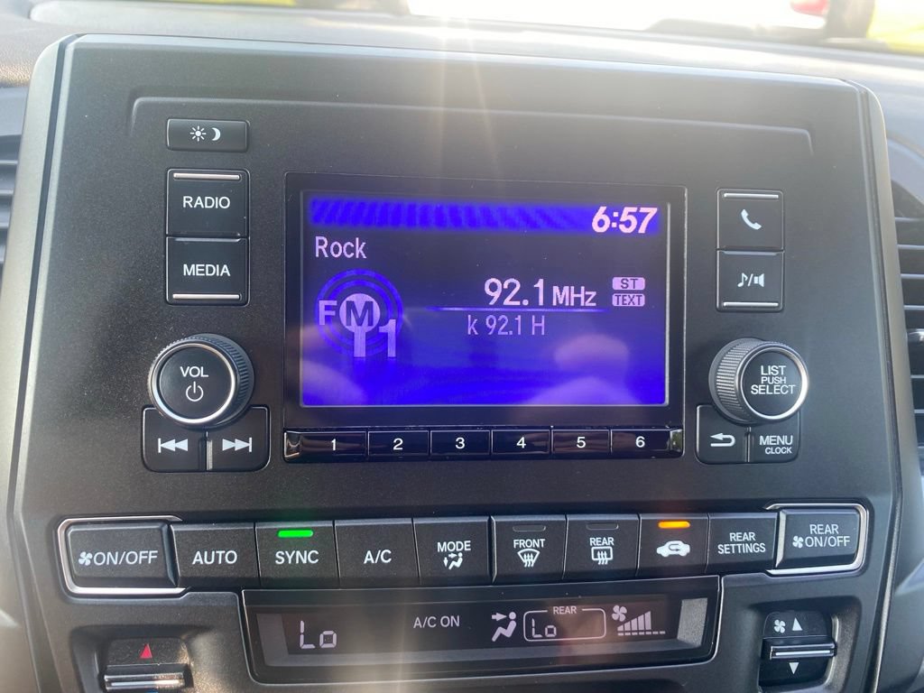 Used 2018 Honda Odyssey LX image 12