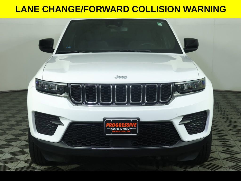 Used 2024 Jeep Grand Cherokee Laredo image 8