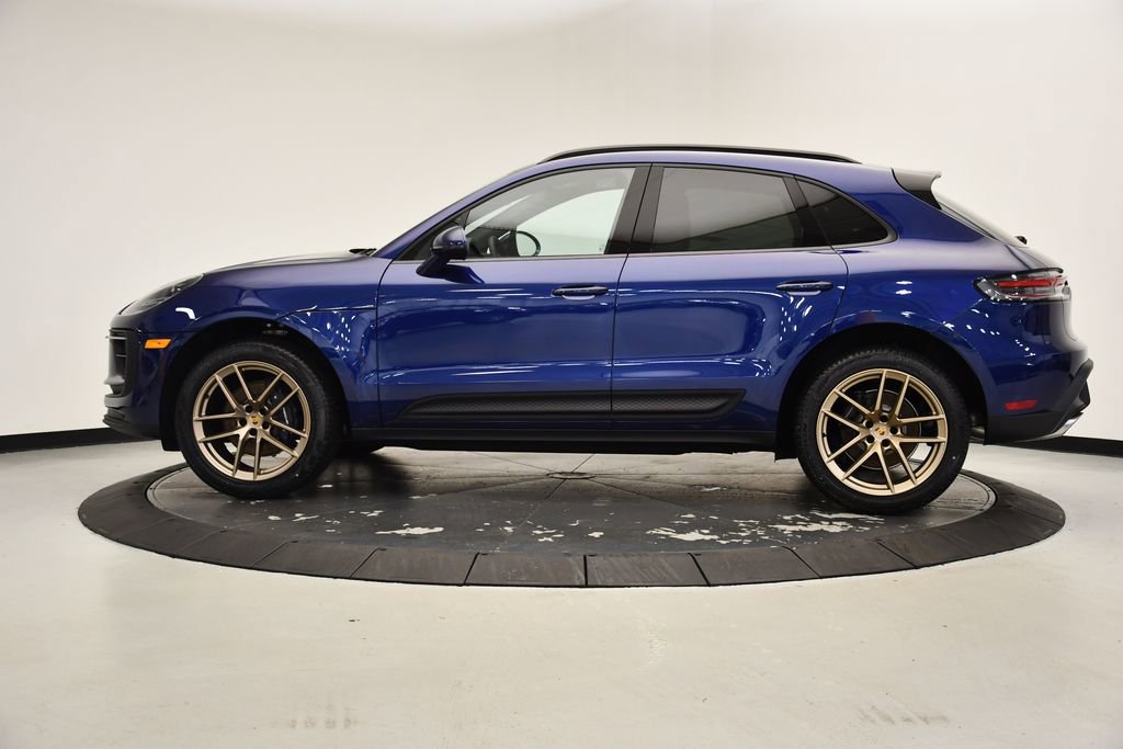 Certified 2025 Porsche Macan image 2
