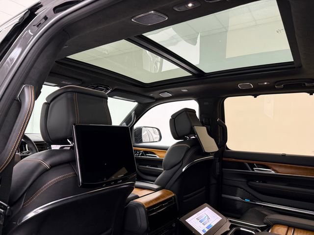 Used 2022 Jeep Grand Wagoneer Series III w/ Rear Seat Video Group 1 AWD/4WD image 27