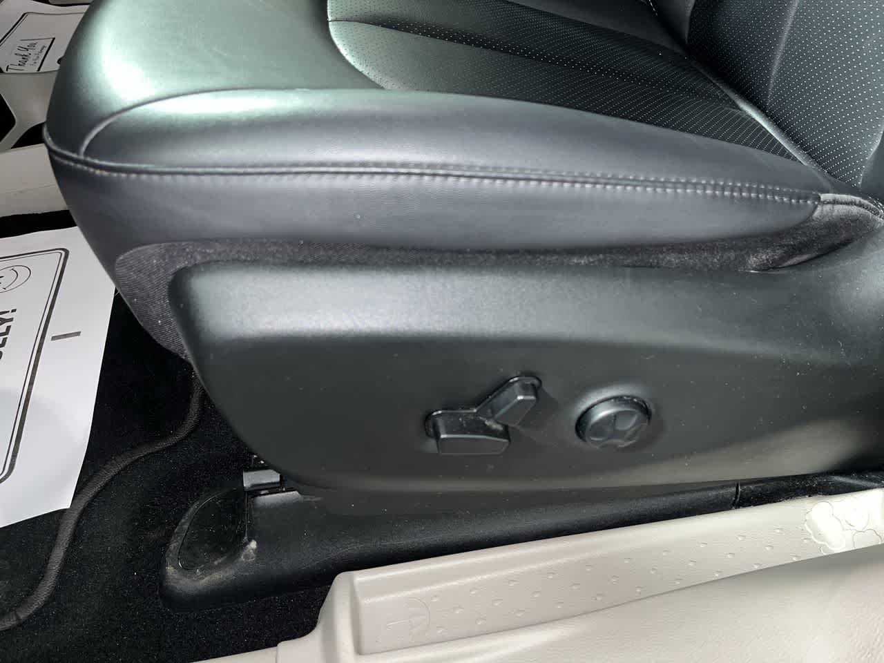 Used 2024 Chrysler Pacifica Touring-L FWD image 14