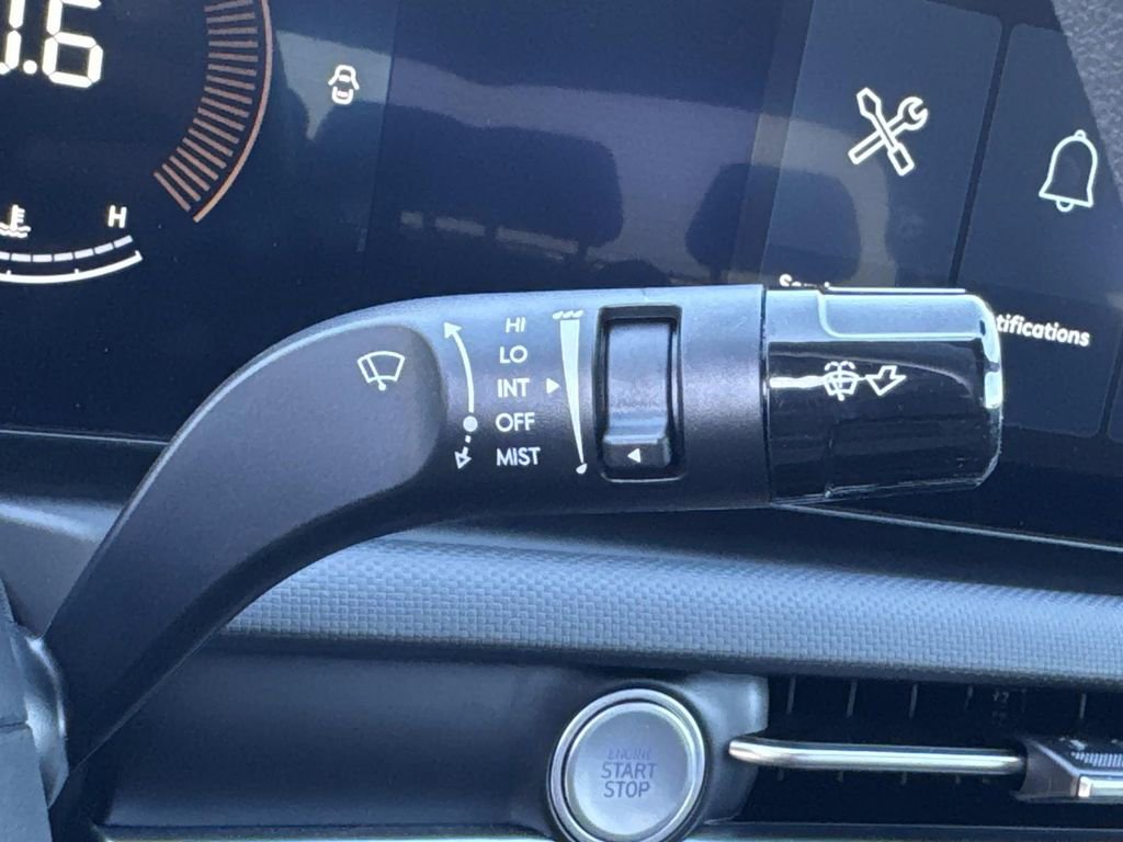 Certified 2025 Hyundai Santa Cruz SE image 20