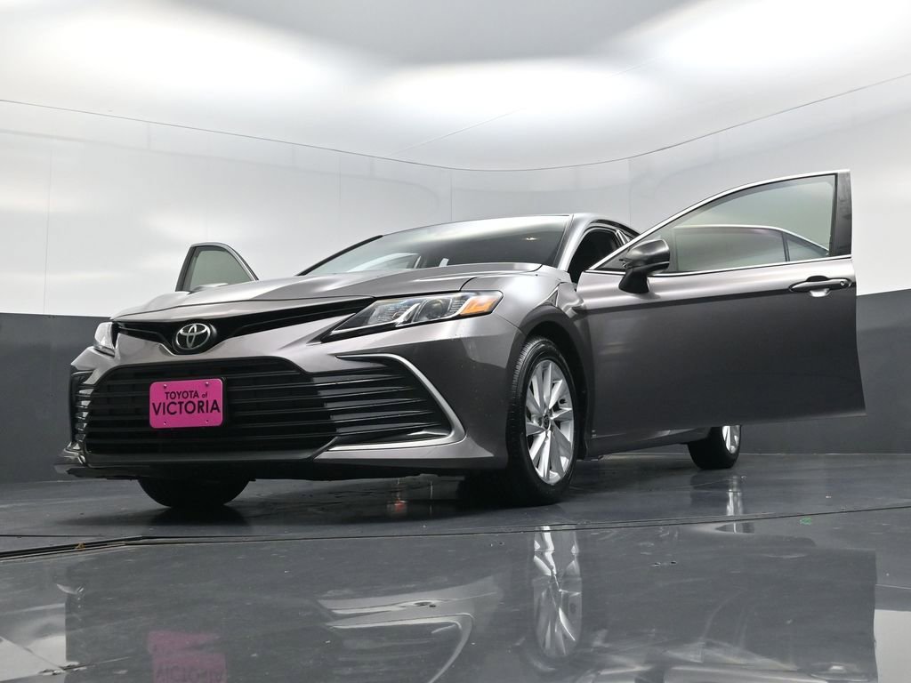 Used 2023 Toyota Camry LE image 27