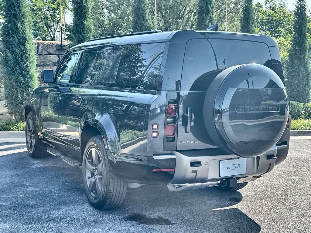 Certified 2025 Land Rover Defender 130 X-Dynamic SE image 3