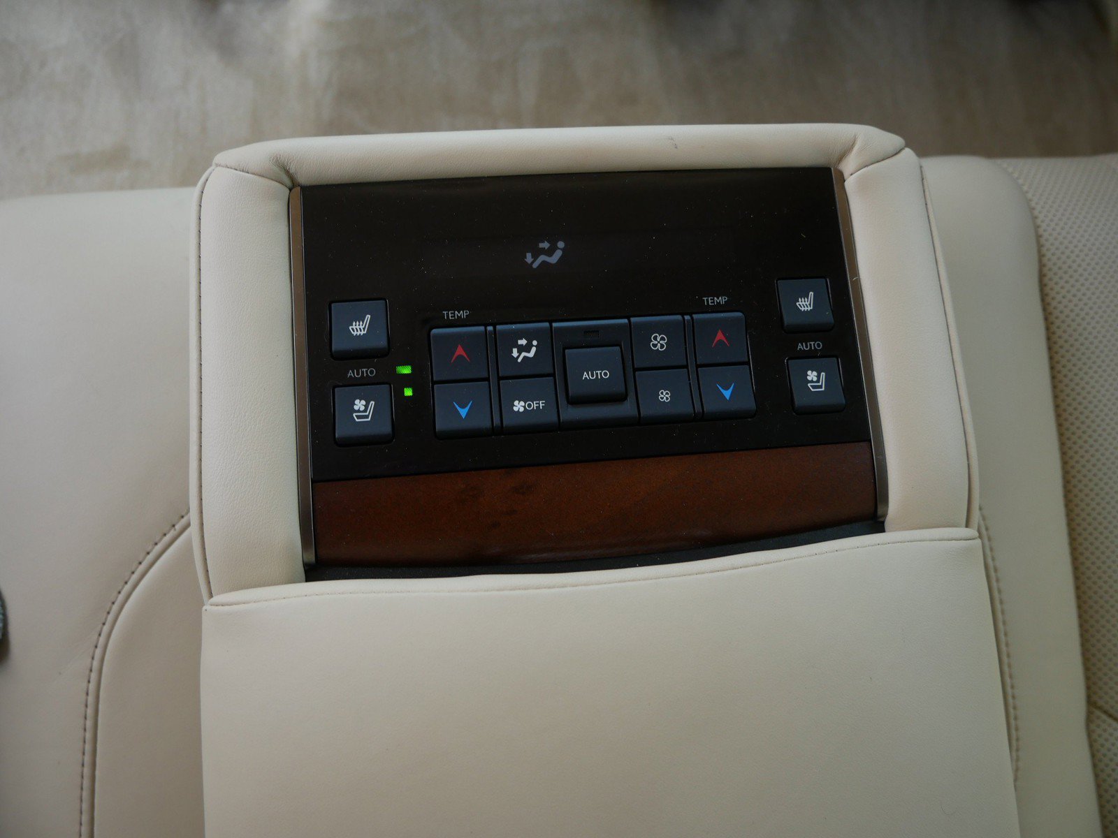 Used 2021 Lexus LX 570 4WD w/ Luxury Package image 12