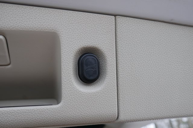 Used 2017 Cadillac Escalade Luxury image 12