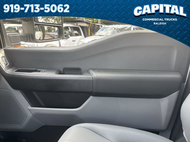New 2025 Ford F550 4x4 Crew Cab image 27