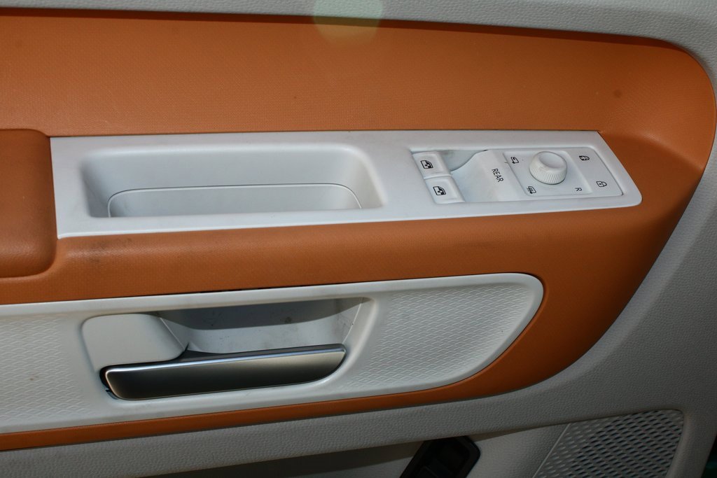 Used 2025 Volkswagen ID. Buzz 1st Edition image 14