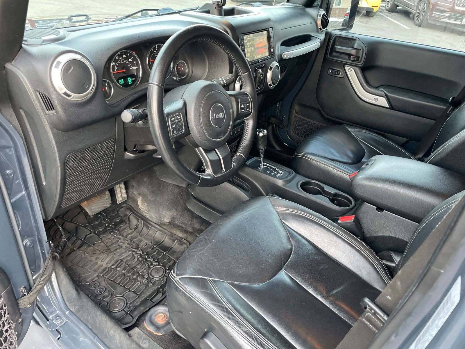 Used 2017 Jeep Wrangler Unlimited Sahara w/ Connectivity Group image 17
