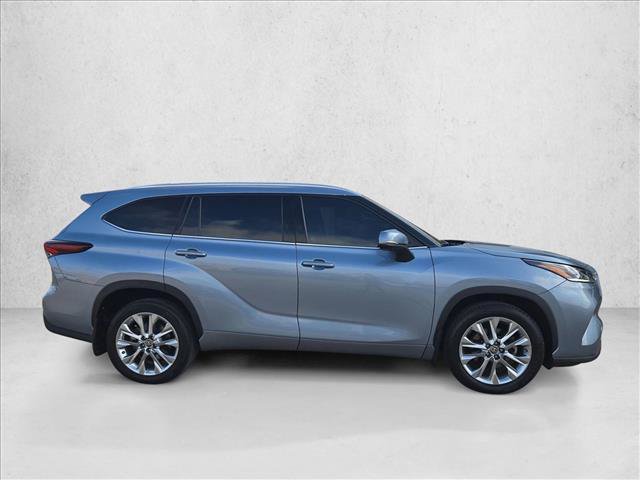 Used 2024 Toyota Highlander Limited FWD image 4
