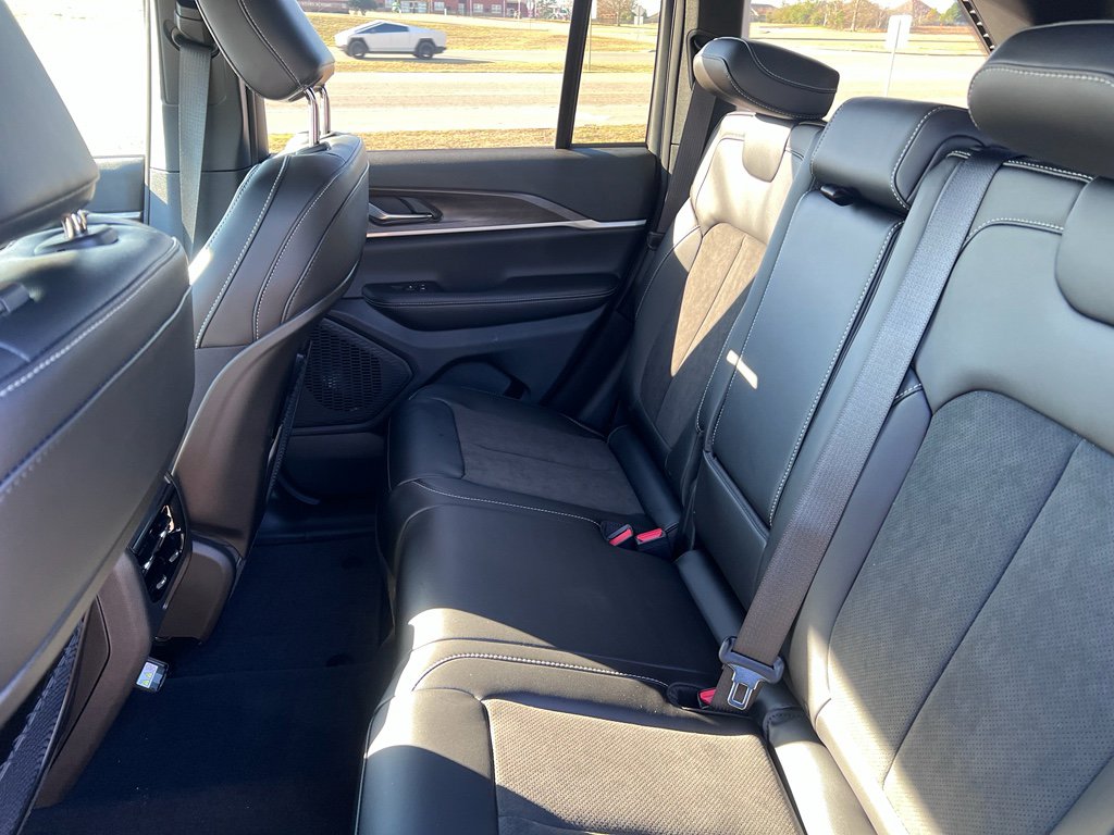 New 2026 Jeep Grand Cherokee Altitude AWD/4WD image 15