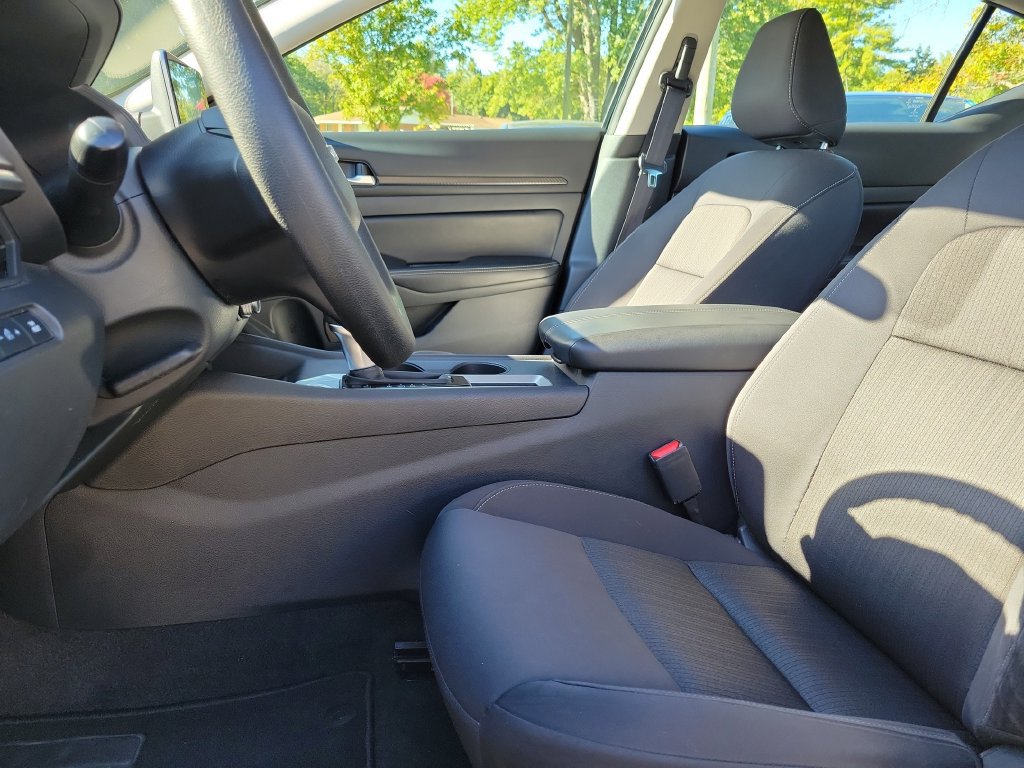 Used 2025 Nissan Altima 2.5 SV FWD image 25