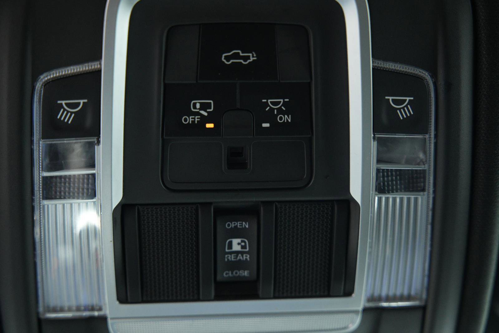 Used 2019 RAM 1500 Laramie w/ Sport Appearance Package image 40