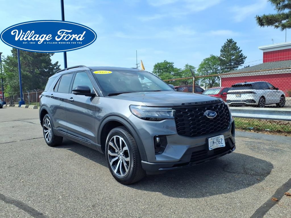 Certified 2025 Ford Explorer ST-Line AWD/4WD image 4