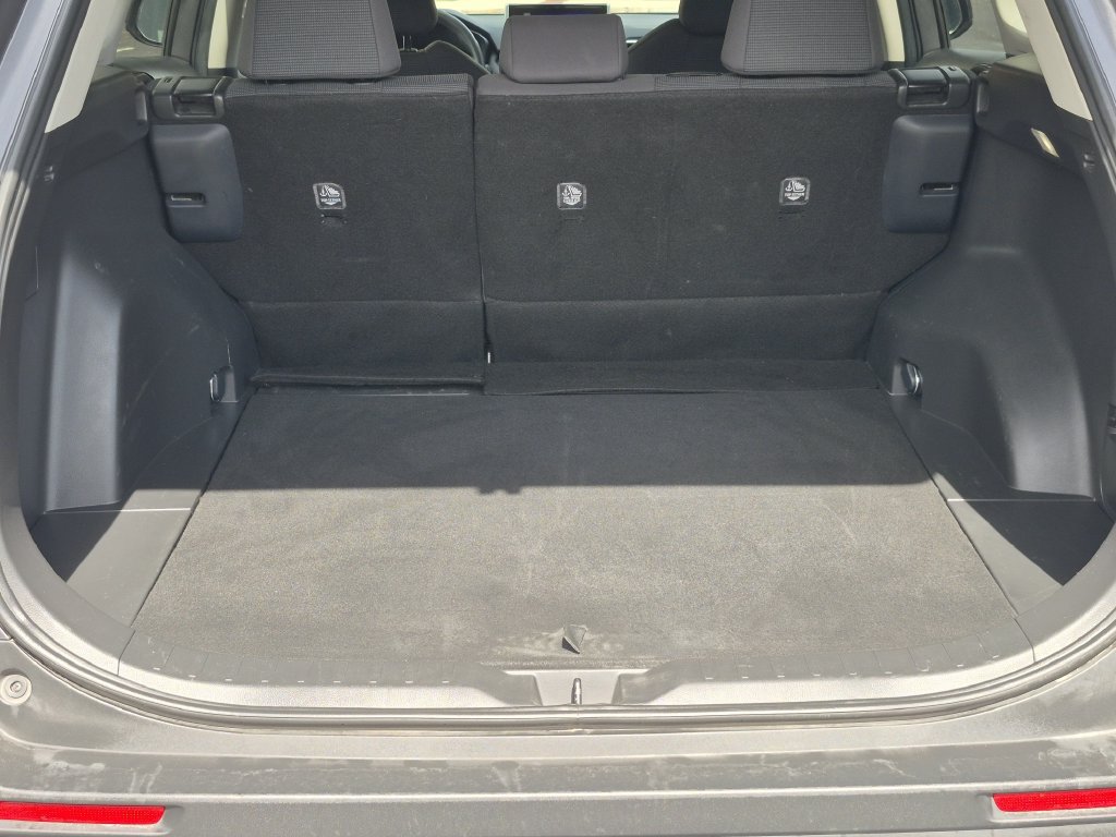 Used 2025 Toyota RAV4 LE AWD/4WD image 15