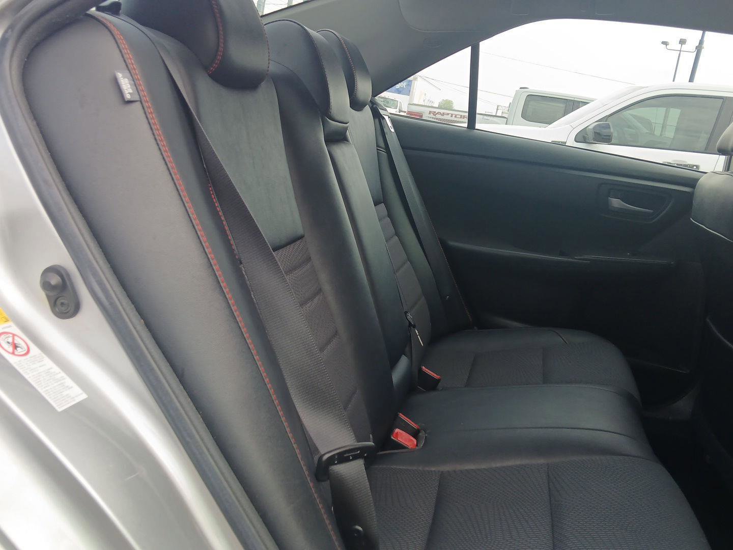 Used 2016 Toyota Camry SE image 9