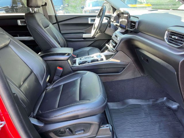 Used 2023 Ford Explorer XLT w/ Equipment Group 202A AWD/4WD image 26