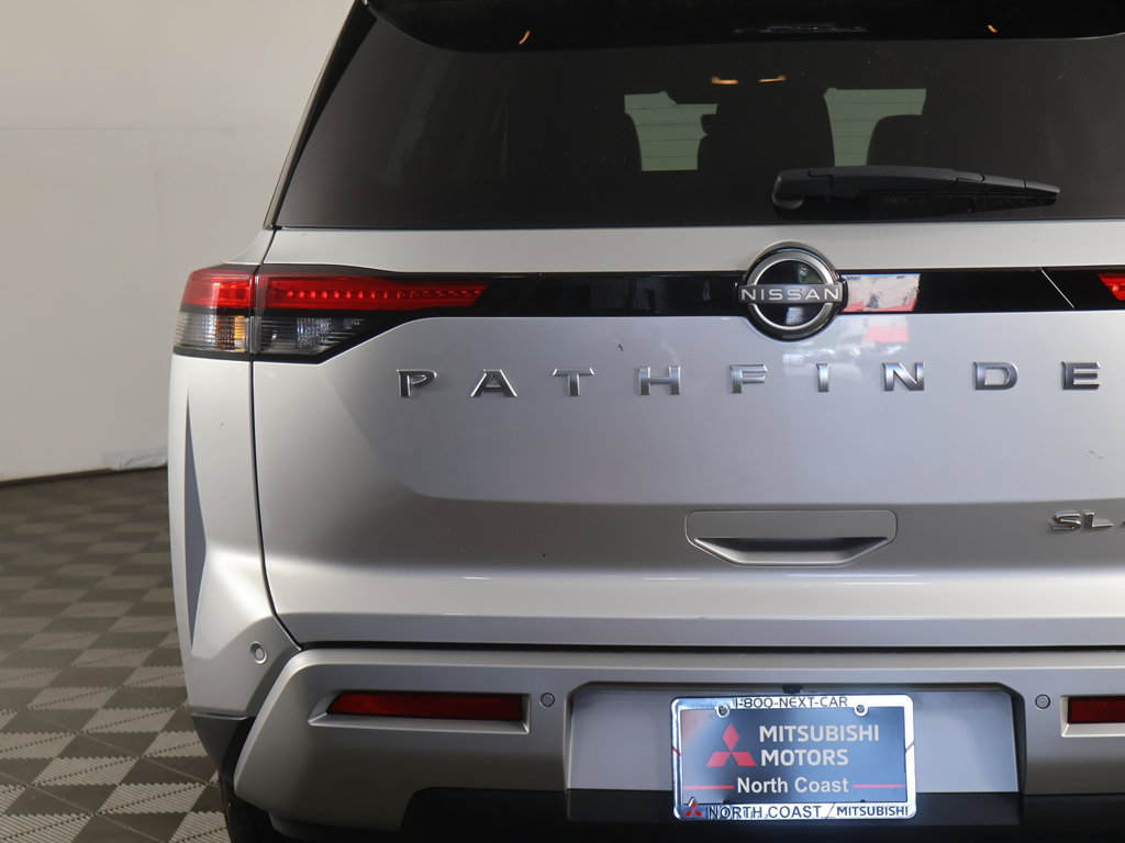 Used 2023 Nissan Pathfinder SL AWD/4WD image 17