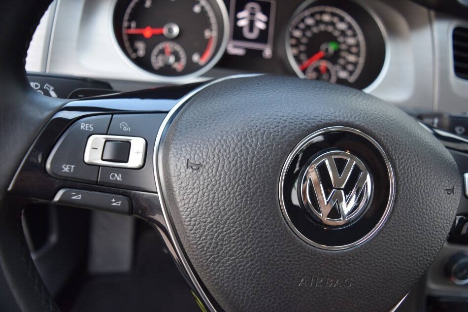 Used 2015 Volkswagen Golf TDI S FWD image 68