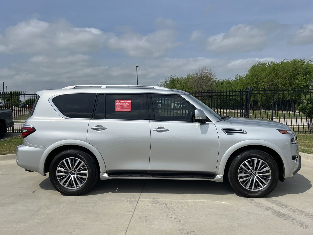 Certified 2024 Nissan Armada SL image 3