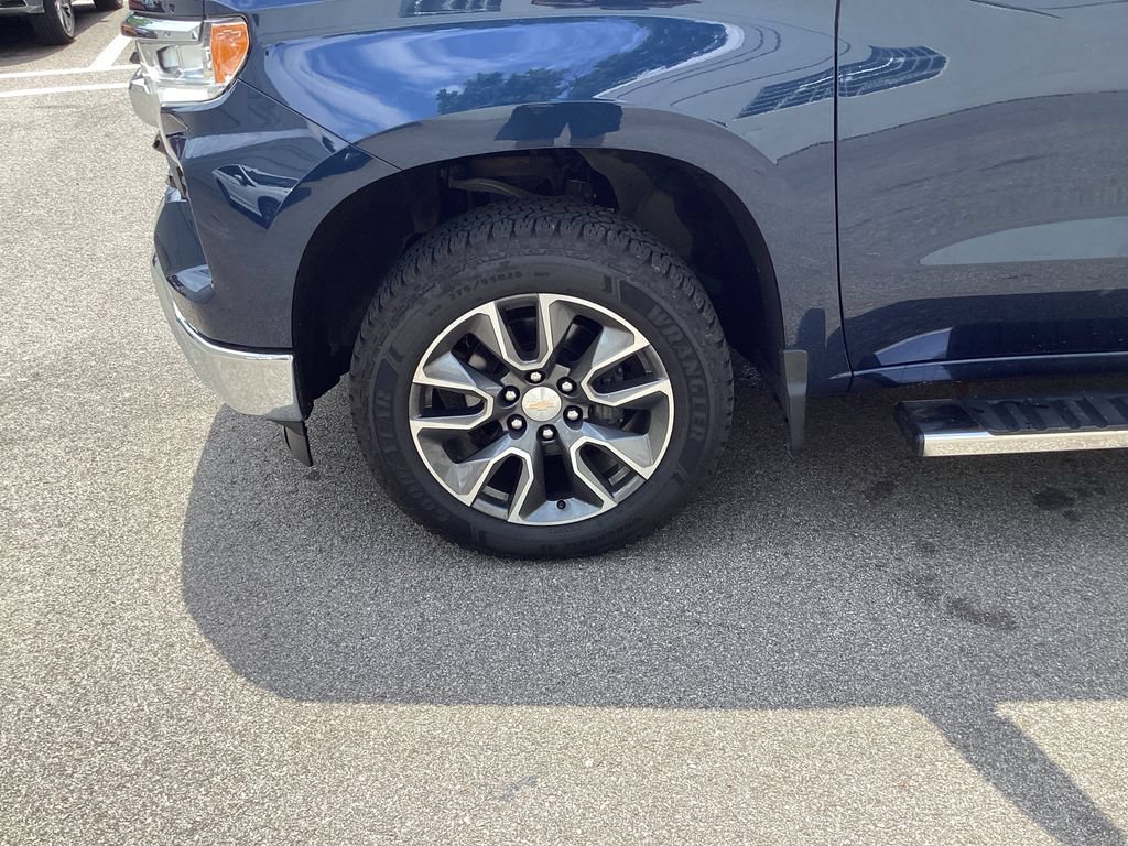 Used 2022 Chevrolet Silverado 1500 LT AWD/4WD image 23