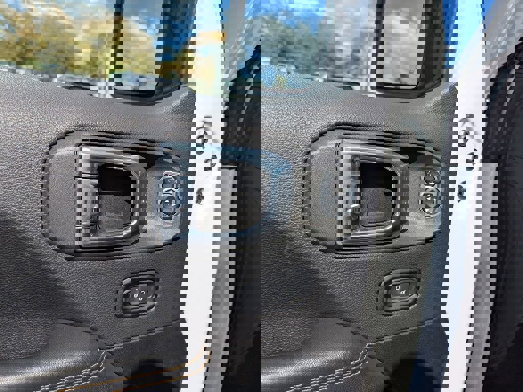 Used 2025 Jeep Wrangler Sahara image 15