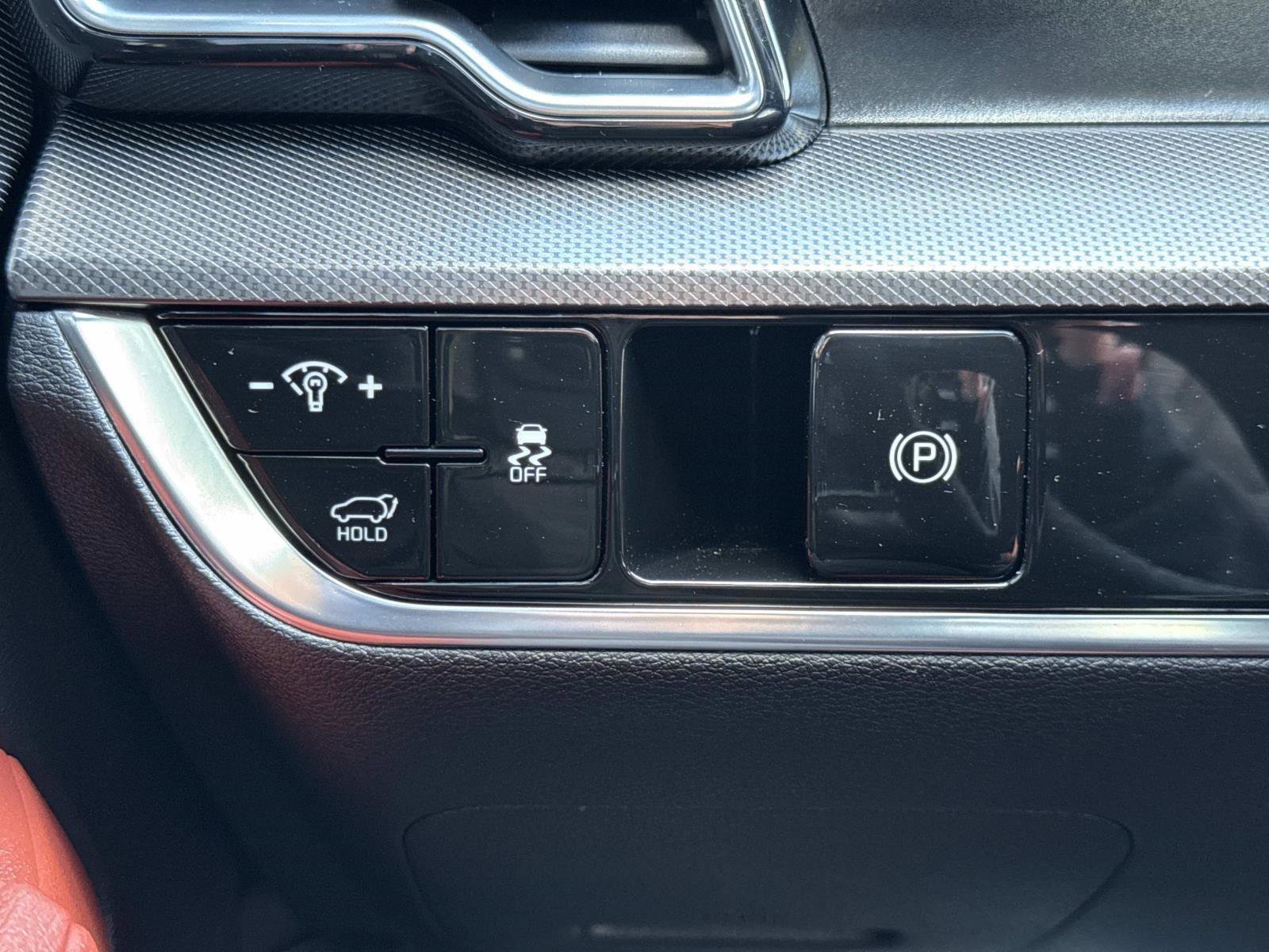 Used 2025 Kia Sportage SX image 13