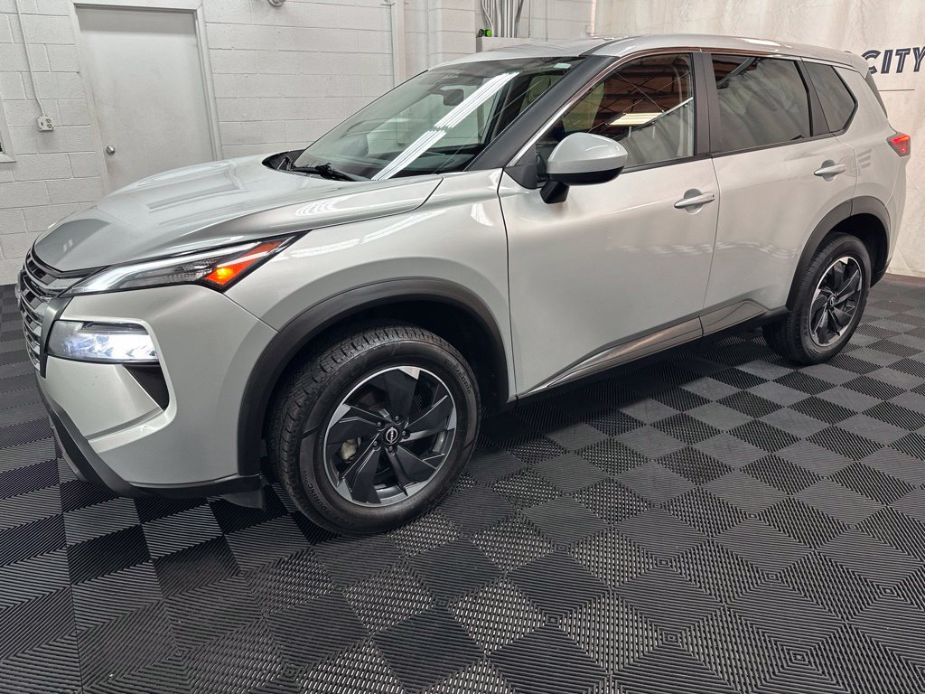 Used 2025 Nissan Rogue SV AWD/4WD image 5