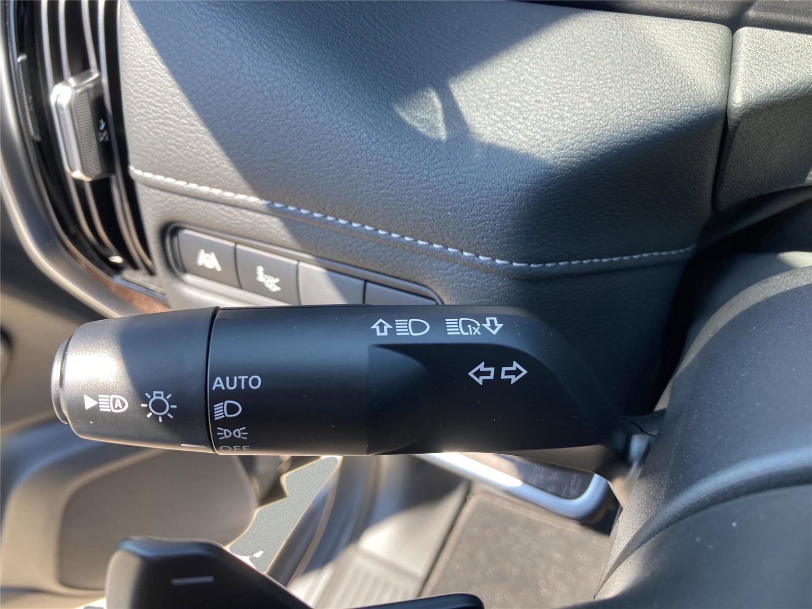 New 2025 Nissan Armada SL w/ Captain's Chari Seat Package image 24