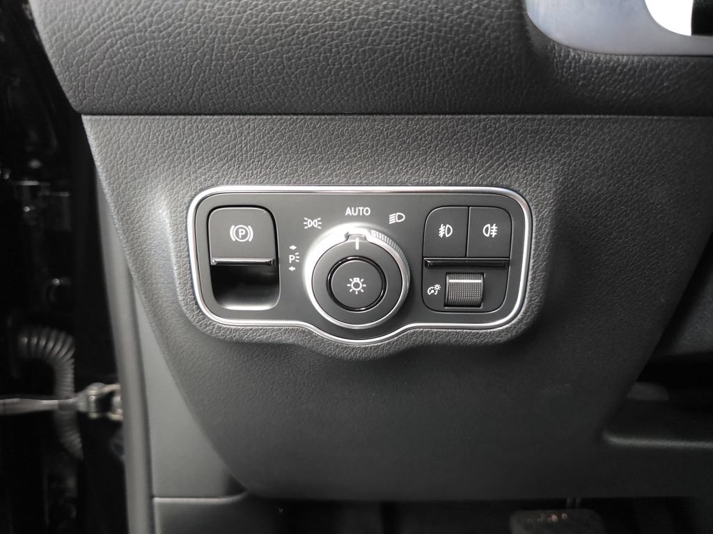 Certified 2026 Mercedes-Benz GLB 250 4MATIC image 9