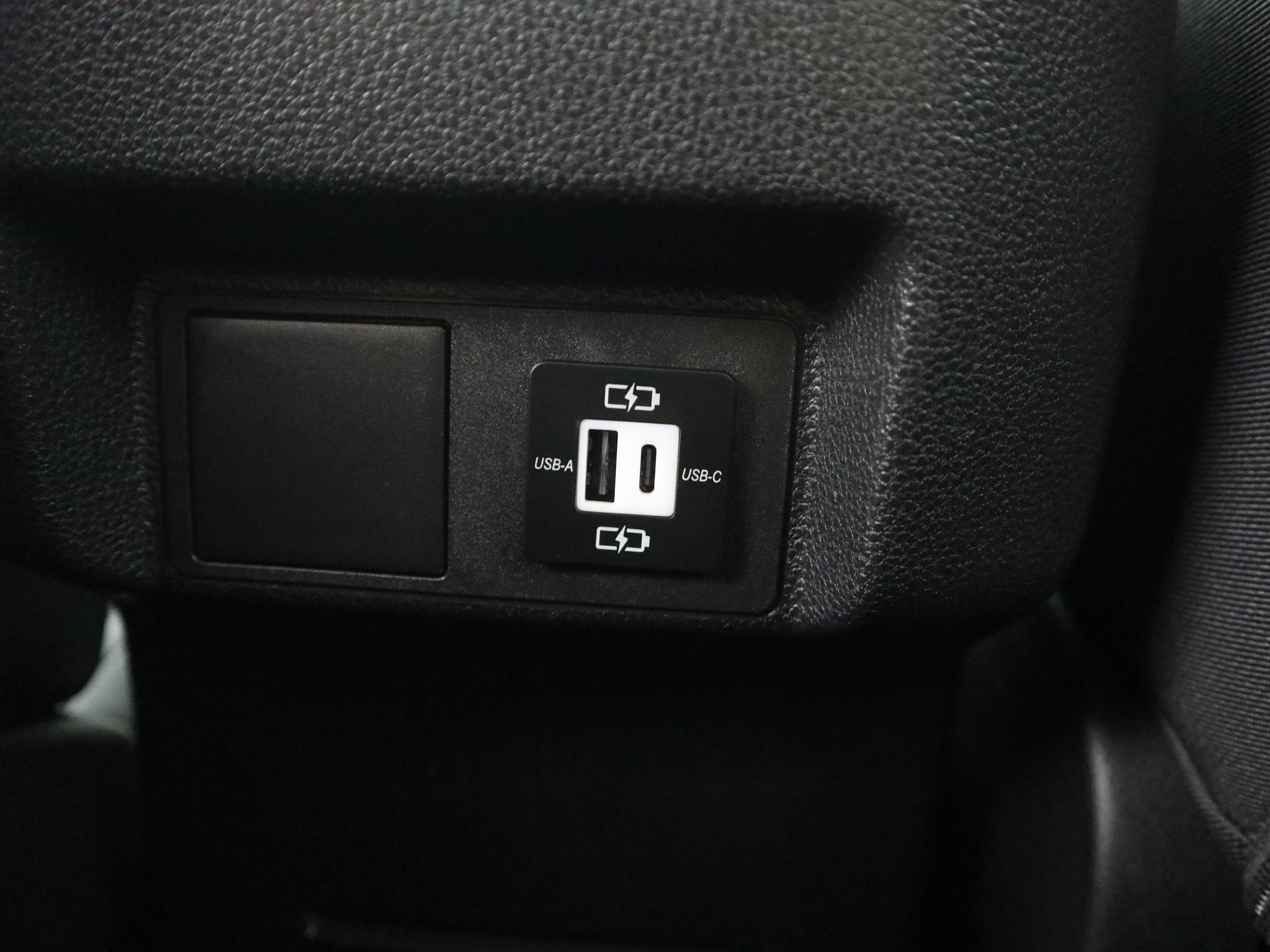 Used 2025 Toyota Tacoma SR5 AWD/4WD image 17