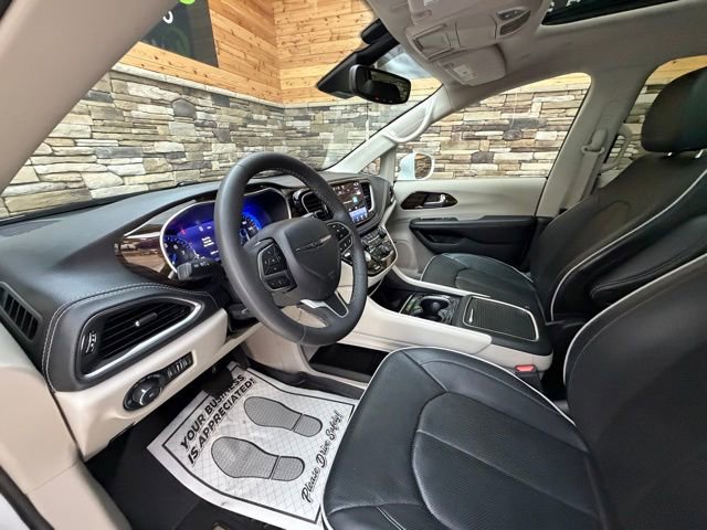 Used 2022 Chrysler Pacifica Limited FWD image 10