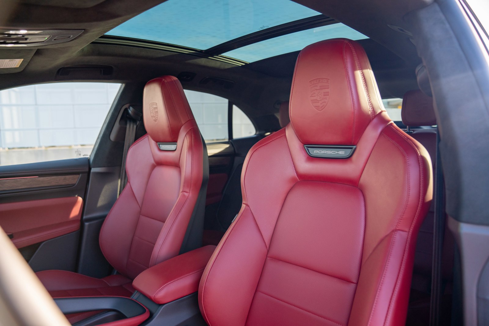 New 2026 Porsche Macan Turbo Electric AWD/4WD image 5