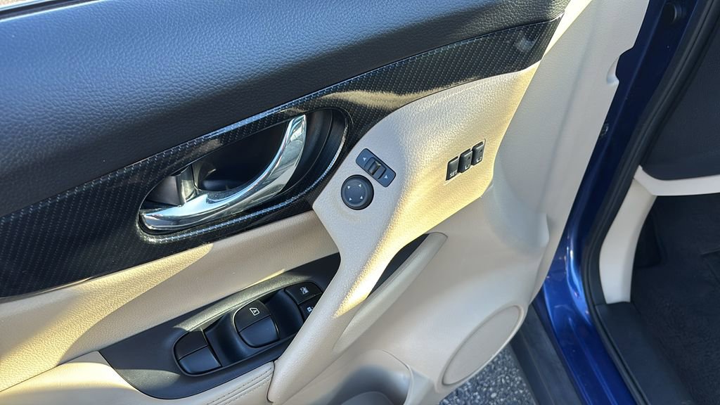 Used 2018 Nissan Rogue SL w/ Premium Package image 14