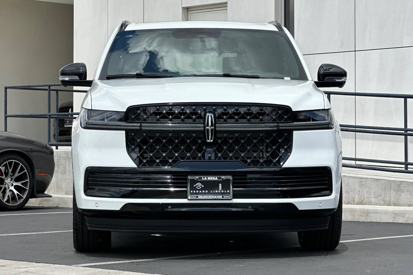 New 2026 Lincoln Navigator Reserve w/ Jet Appearance Package AWD/4WD image 8