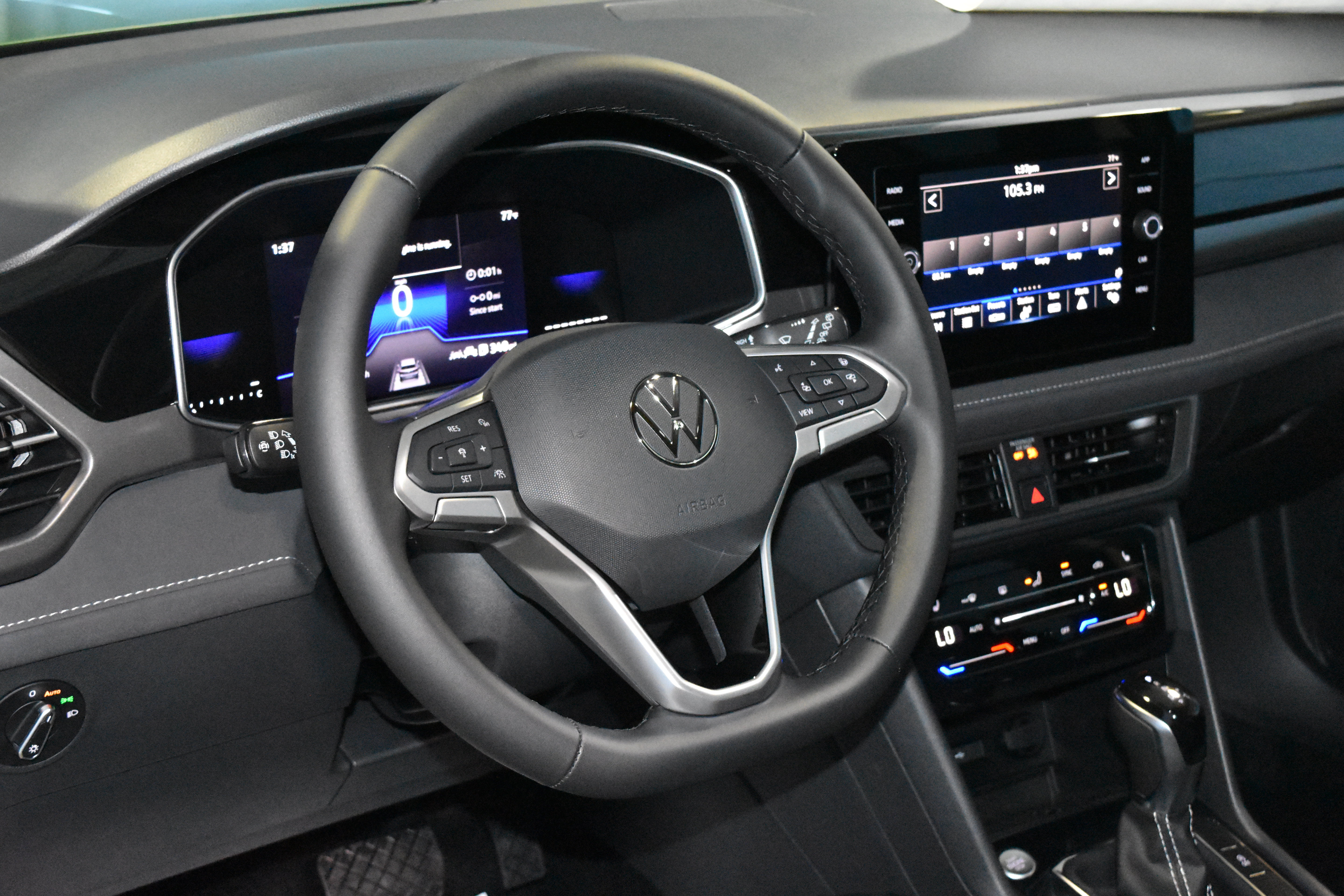 New 2026 Volkswagen Taos SE FWD image 2