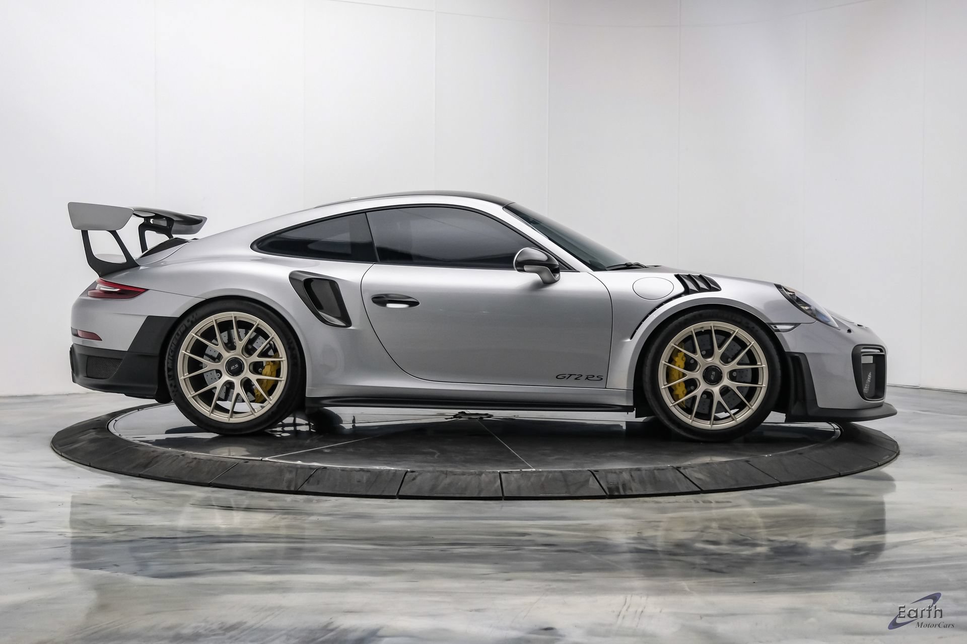 Used 2018 Porsche 911 GT2 RS RWD image 25