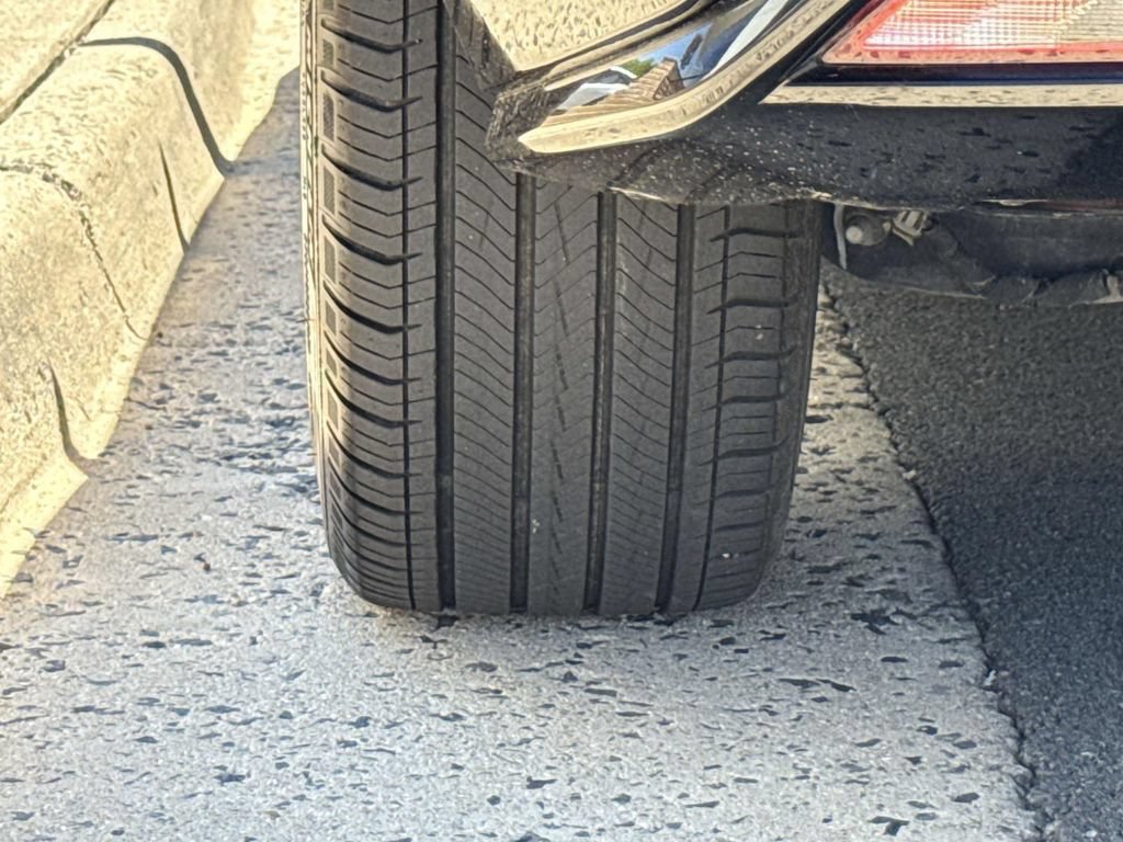 Certified 2025 Cadillac Lyriq Luxury w/ LPO, Floor Liner Package AWD/4WD image 18