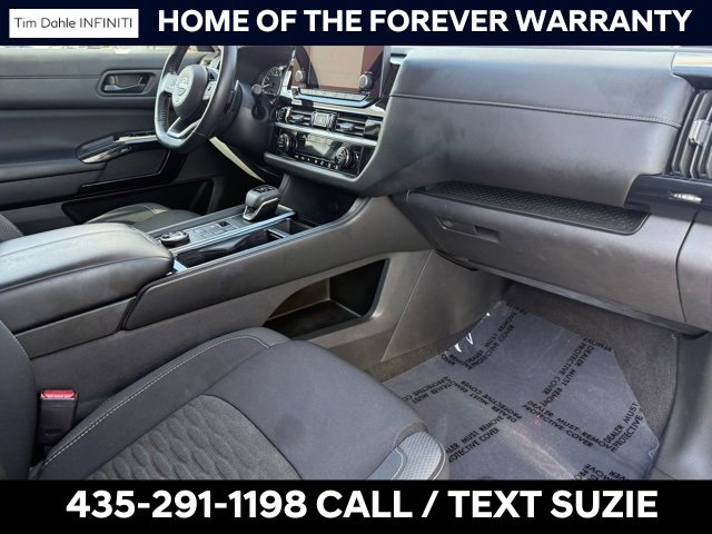 Used 2023 Nissan Pathfinder SV w/ SV Premium Package image 18