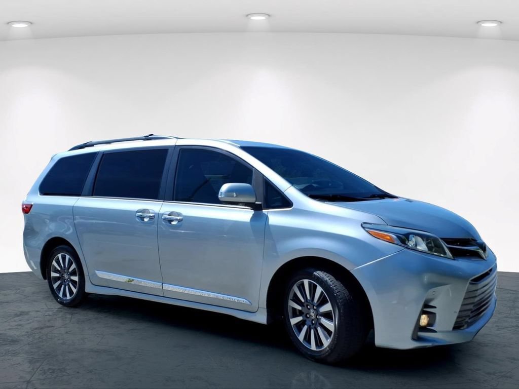 Used 2020 Toyota Sienna Limited Premium FWD image 4