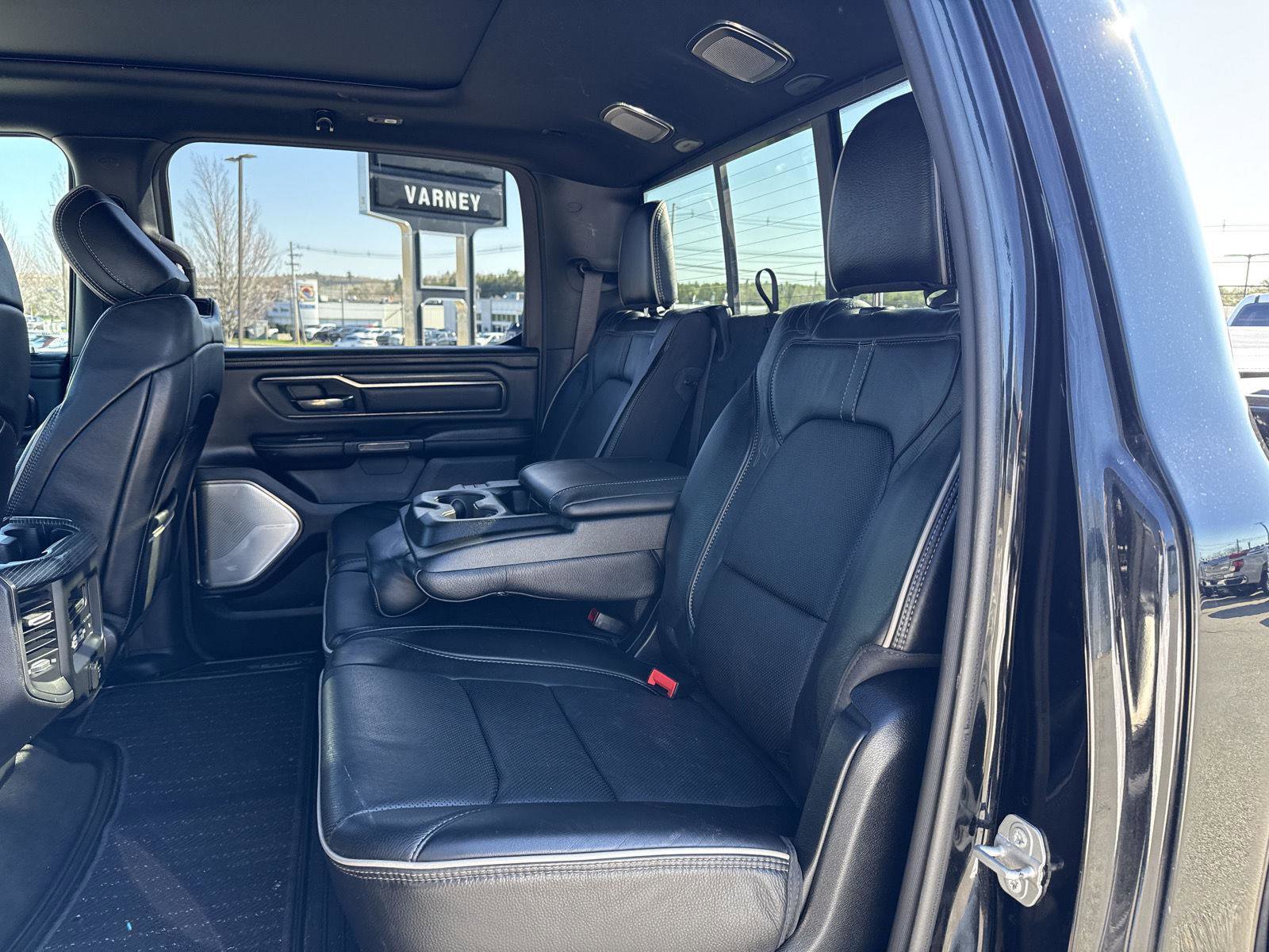Used 2020 RAM 1500 Limited w/ Black Appearance Package AWD/4WD image 15