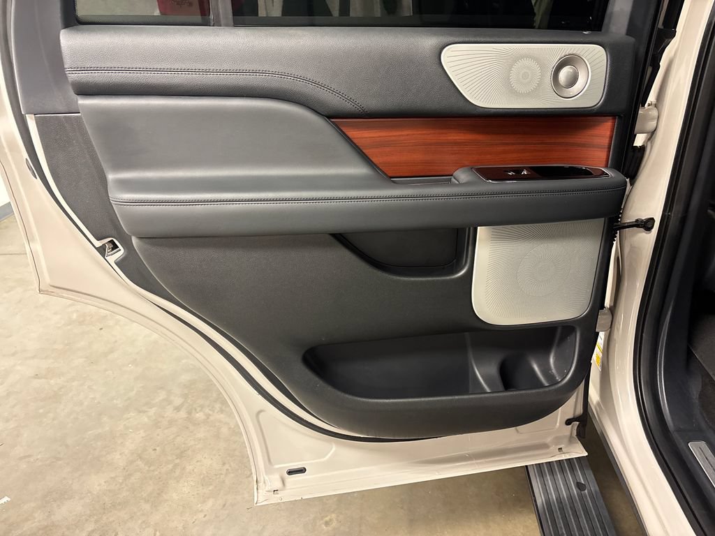 Used 2022 Lincoln Navigator Reserve AWD/4WD image 34