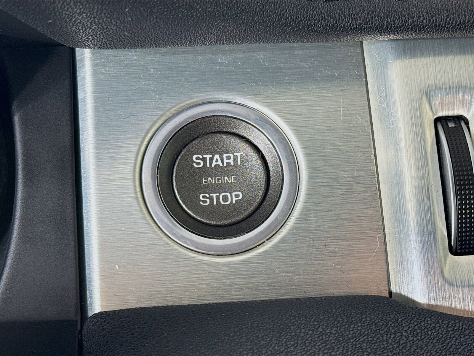 Used 2017 Land Rover Range Rover Evoque SE Premium image 17